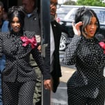 Cardi B được tuyên vô tội, ném bút vào người hỏi khiếm nhã