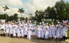 Tận mắt thấy những cô bò ở 'Resort' góp công vào ly sữa học đường