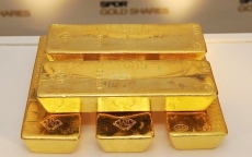 Giá vàng tiếp tục tăng, vượt mốc 42 triệu đồng/lượng