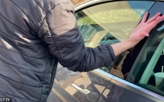 Người dùng Tesla cấy chíp chìa khóa vào tay