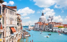 Bộ mặt xấu xí của Venice khi bị tàn phá bởi du lịch