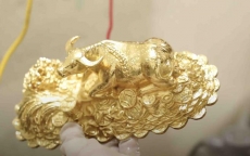 Tượng trâu mạ vàng giá bạc triệu mừng Tết Tân Sửu được chế tác thế nào?
