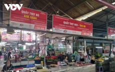 Tiểu thương chợ truyền thống TP HCM nỗ lực giữ chân khách hàng