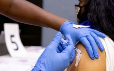 50% người lớn ở Mỹ tiêm xong vaccine, EU đạt miễn dịch cộng đồng vào tháng 7