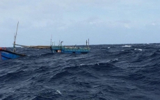 Tìm thấy ngư dân thứ 2 trôi dạt trên vùng biển Thanh Hóa