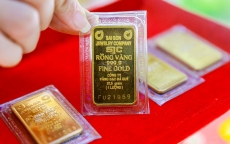 Liên tiếp xô đổ kỷ lục cao nhất năm, vàng SJC tiến dần mốc 70 triệu đồng/lượng