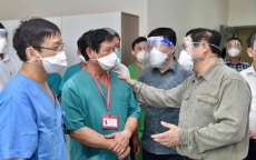 Thủ tướng thị sát điểm nóng dịch Bình Dương, yêu cầu tăng chi viện y tế