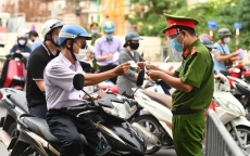 Thủ tướng yêu cầu Hà Nội điều chỉnh bất cập việc cấp giấy đi đường
