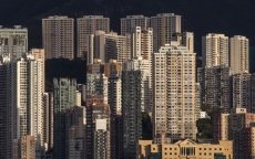 Giảm 87% chỉ trong 2 giờ, một cổ phiếu bất động sản bị ngừng giao dịch ở Hong Kong