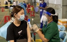 Đồng Nai: Vaccine đầy kho nhưng không có kim tiêm để dùng