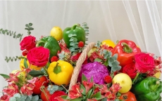 Bó hoa rau củ giá hơn 1 triệu đồng hút khách ngày lễ 20/10