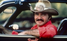 Diễn viên Burt Reynolds, biểu tượng tình dục một thời của Hollywood, qua đời ở tuổi 82