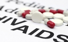 Để hưởng BHYT khi khám chữa bệnh, người có HIV cần những thủ tục gì?