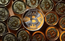 Giá Bitcoin cán ngưỡng 8.000 USD lần đầu tiên trong lịch sử