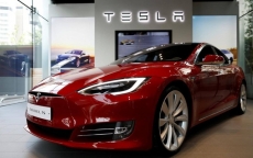 Tesla 'đốt' gần nửa triệu USD mỗi giờ vì sản xuất xe điện