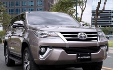 Toyota Fortuner khó bán khi giá tăng 200 triệu