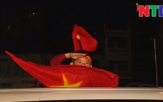 Ba miền Bắc-Trung-Nam vỡ òa trước chiến thắng lịch sử của U23 Việt Nam