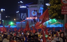 Người dân ba miền 'quậy' tưng bừng khi U23 Việt Nam vào chung kết