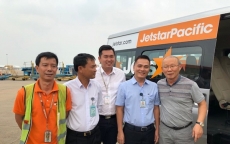 Huấn luyện viên Park Hang-seo và trợ lý bất ngờ đi máy bay Jetstar Pacific