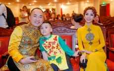Tiến Luật cùng con trai cưng 'hộ tống' Thu Trang nhận giải 'nữ Danh hài 2017'