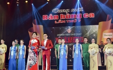 Á hoàng Nguyễn Hải Anh hào hứng đứng chung sân khấu với MC Lê Anh
