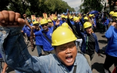 Đông Nam Á thiệt hại nặng nề khi hàng triệu người lao động không còn được tự do đi lại?