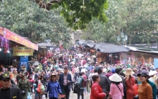 Đề nghị ngăn ngừa “chặt chém”, mê tín dị đoan tại chùa Hương