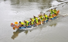 Tưng bừng lễ hội đua thuyền trên sông Ngàn Phố
