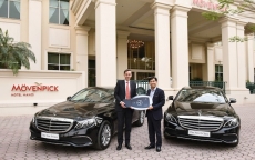 Mercedes-Benz Việt Nam bàn giao bộ đôi E 200 thế hệ mới cho Movenpick Hà Nội