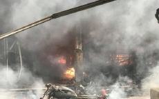 Hà Nội: Cận cảnh cháy lớn ở chợ Quang rộng hàng ngàn m2