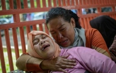 Uống rượu chế từ thuốc chống muỗi, hơn 50 người Indonesia tử vong