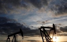 Giá dầu tăng 3%, đạt đỉnh 3,5 năm