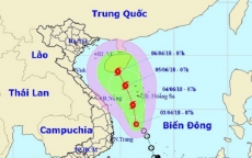 Áp thấp nhiệt đới mạnh lên thành bão, “quét” dọc miền Trung
