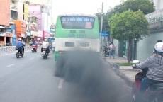 Thanh tra giao thông TP.HCM ra quân xử phạt xe buýt gây ô nhiễm