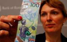 Thị trường 24h: Tờ 100 rúp World Cup 'cháy hàng' dù giá đắt gấp 10 lần