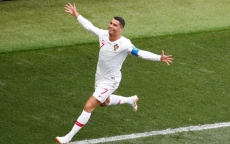 Ronaldo tiễn Morocco về nước, gây sức ép cho Messi
