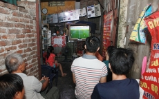 World Cup sôi động ở xóm trọ của 'lão già khùng' giữa lòng Hà Nội