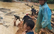 Cảnh tượng kinh hoàng sau lũ ở Hà Giang:Nước mắt trộn với bùn non