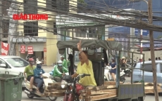 Video: Dân Hà Nội rùng mình kể chuyện mang thang chống 'tử thần'...vào nhà