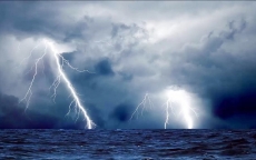 Dự báo thời tiết ngày 17.7: Mưa dông trên đất liền, cảnh báo lốc xoáy và gió giật mạnh ở vùng biển