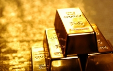 Nhà đầu tư chuộng USD, vàng giảm giá không ngừng
