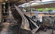 TP.HCM: Cháy lớn nhiều ô tô bị thiêu rụi trong bãi giữ xe