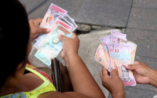 Venezuela 'tê liệt' sau phát hành tiền mới