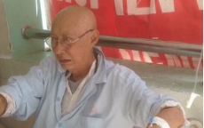Diễn viên Lê Bình bị ung thư phổi, nằm cùng khoa với Mai Phương