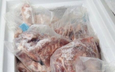 Thịt heo hết hạn sử dụng được bày bán trong siêu thị Meat Farm ở TP.HCM