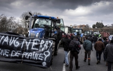 Nông dân Pháp giận dữ biểu tình phản đối bán đất cho Trung Quốc