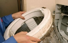 Máy giặt không vệ sinh bẩn hơn bồn cầu 530 lần: Đừng lơ là kẻo sinh bệnh hại thân!