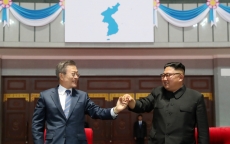 Tiết lộ món quà quý ông Kim Jong-un tặng ông Moon Jae-in