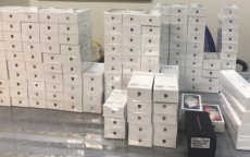Hải quan Tân Sơn Nhất tạm giữ lô iPhone XS 6,5 tỉ đồng vận chuyển trái phép từ Mỹ