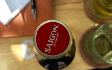 SABECO nói gì về chai bia nghi kém chất lượng?